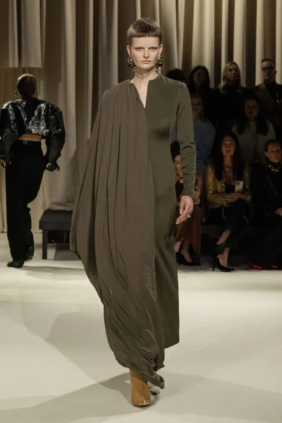 Look 27